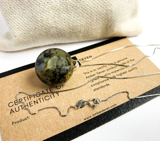 raw amber penandt necklace